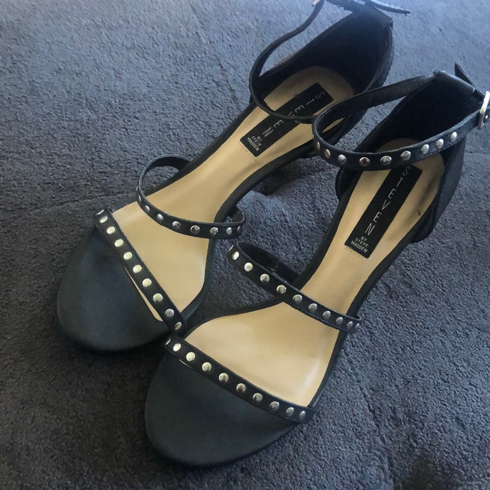 BRAND NEW Steve Madden studded open toe heel